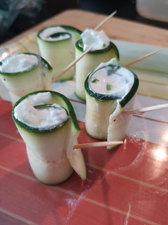 Une photo de Roll frais de courgette apéritif