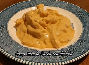 Una foto de Pollo a la crema con chipotle🌺
