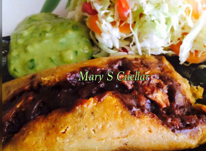Una foto de Tamales de pollo con mole en hoja de plátano mi receta💖