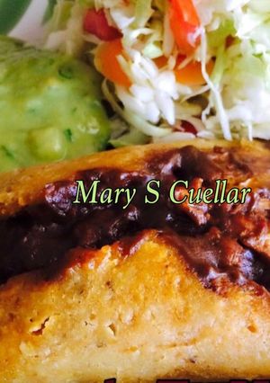 Una foto de Tamales de pollo con mole en hoja de plátano mi receta💖