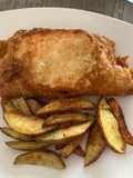 Salmón Frito con Papas Rústicas