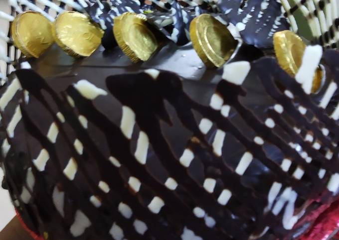 Gold coin chocolate truffle eggless cake