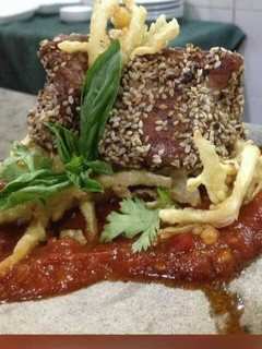 Una foto de Lomito encostrado en hierbas y especias