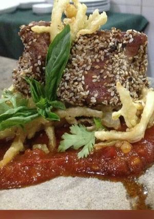 Una foto de Lomito encostrado en hierbas y especias