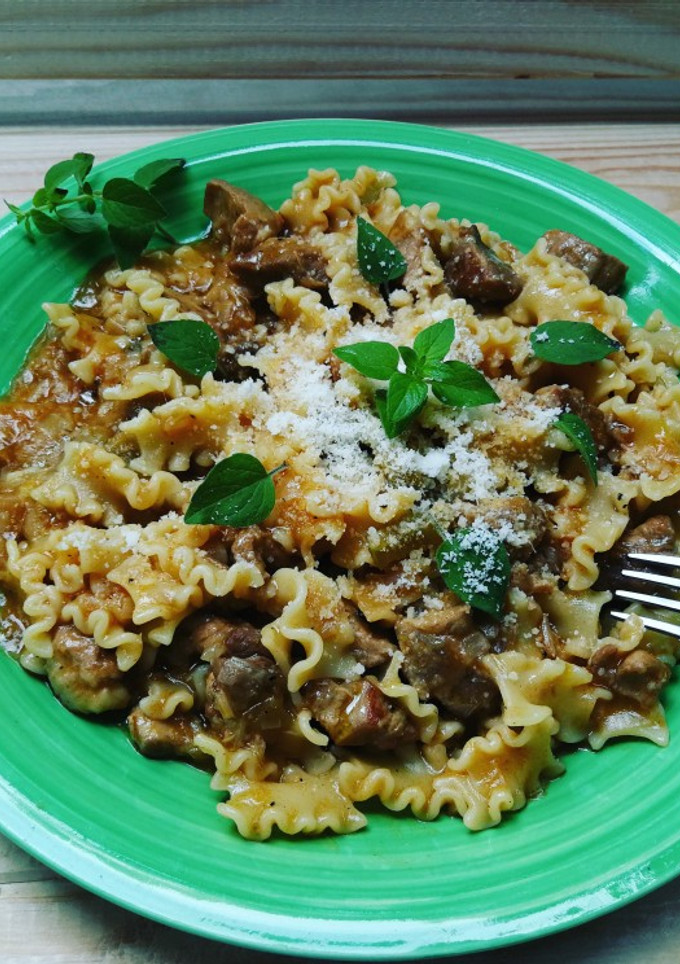 Una foto de Callos pasta con tacos de jamón en salsa de puerro