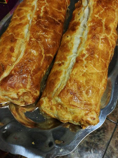 Una foto de Hojaldre relleno de pollo y bacon