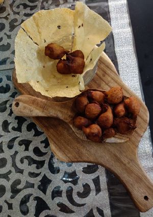 A picture of Jaggery fritters (gulgule).