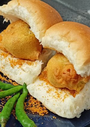 જૈન વડા પાવ (Jain Vada Pav Recipe In Gujarati) રેસીપી મુખ્ય ફોટો