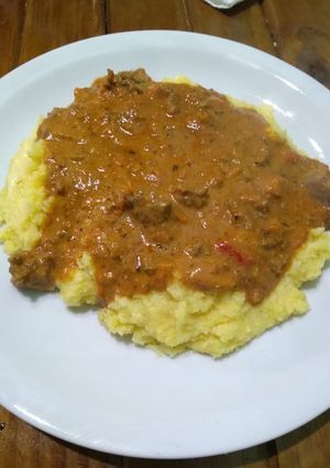 Una foto de Polenta con Tuco y Queso Cremoso