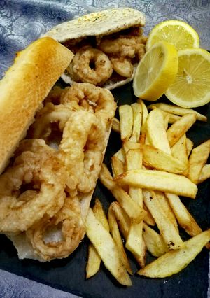 Foto principal de Bocadillo de calamares al ajillo