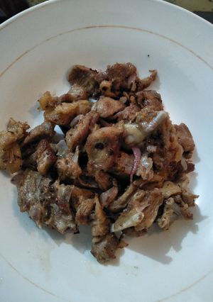 A picture of Fried goat meat.