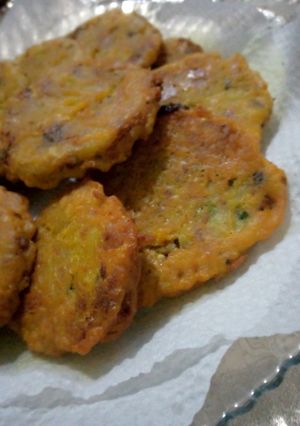 A picture of Aloo ki tikiyian.