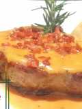 Lomo de Atún con salsa tahini y tocineta