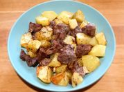 Una foto de carne con patatas airfryer