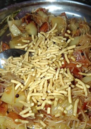 क्रिस्पी सेवई भेल(crispy sewai bhel recipe in hindi) रेसिपी मुख्य फोटो
