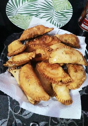 Una foto de Empanaditas de carne, masa con tan solo 3 ingredientes 🥟