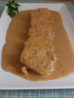 Una foto de Solomillo de cerdo en salsa de mostaza y manzana