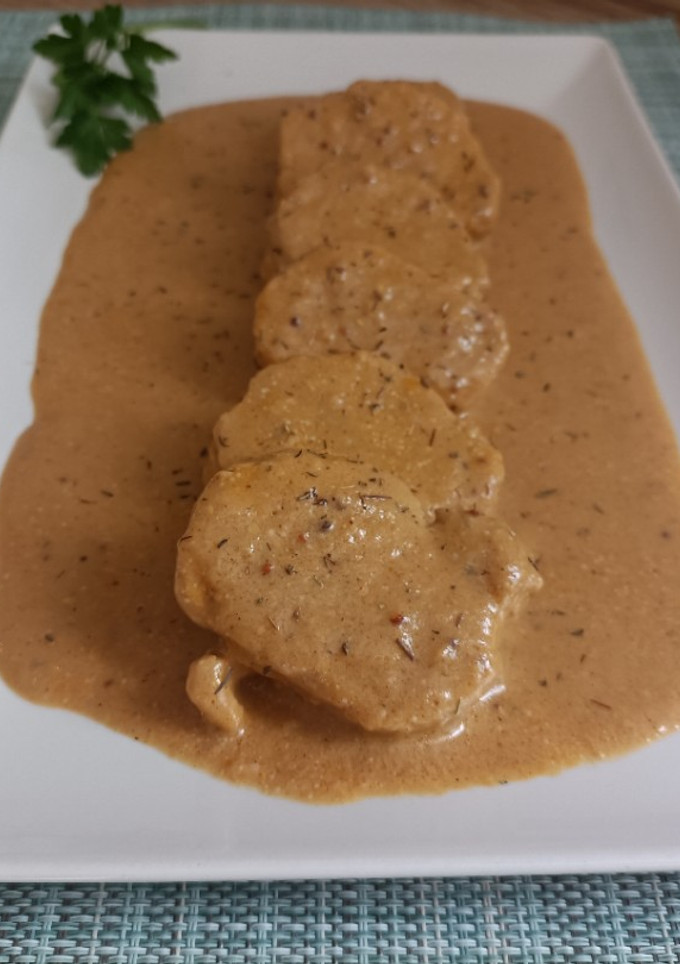 Una foto de Solomillo de cerdo en salsa de mostaza y manzana