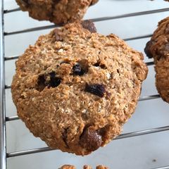 A picture of Wholemeal oat cookies.