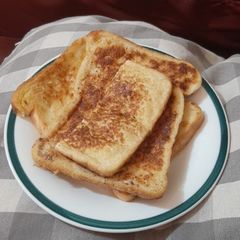 A picture of French Toast.