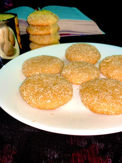 தினை தேங்காய் பிஸ்கட் (Thinai thenkaai biscuit recipe in tamil) செய்முறை முக்கிய புகைப்படம்