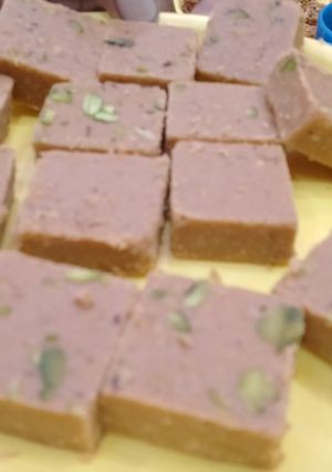 चॉकलेट बर्फी (chocolate barfi recipe in Hindi) रेसिपी मुख्य फोटो