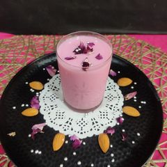A picture of Almond Rose Milk Shake.