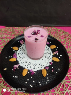 A picture of Almond Rose Milk Shake.