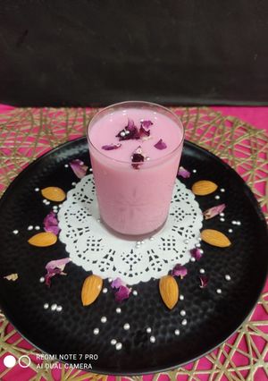 A picture of Almond Rose Milk Shake.