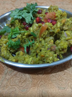 વેજ ગ્રીન હૈદરાબાદી બિરયાની (Veg Green Hyderabadi Biryani Recipe In Gujarati) રેસીપી મુખ્ય ફોટો