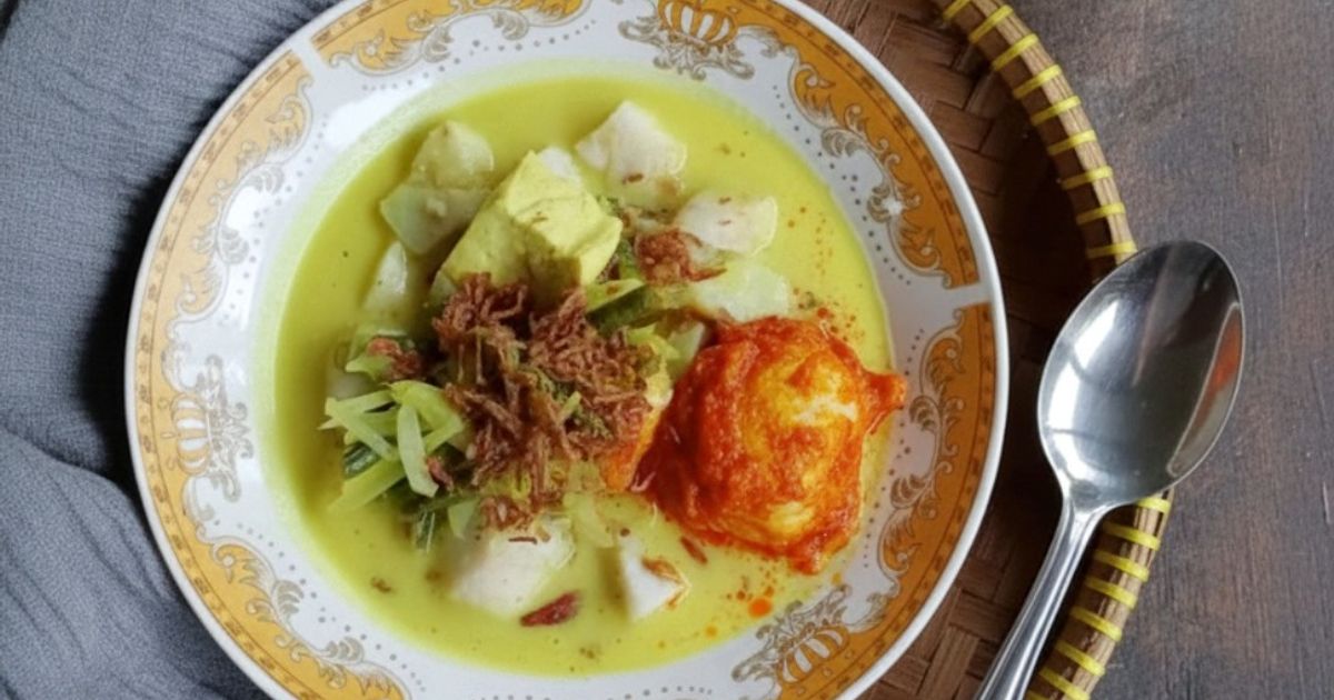 Ketupat Sayur Bumbu Kuning