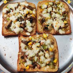 A picture of Mushroom Zucchini Bread Pizza.