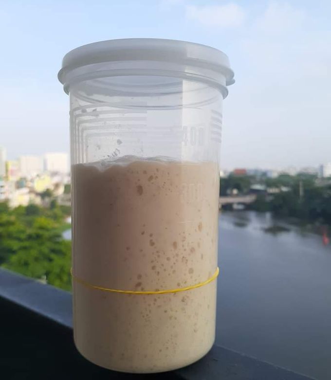 Hình của món Men tự nhiên Sourdough starter.