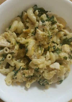 A picture of Cheesy Chicken with spinach pasta bake.