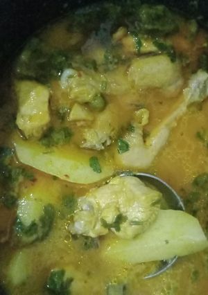 A picture of Aloo matter chicken shorba.