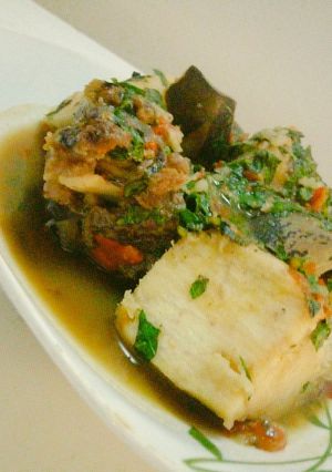 A picture of Cow leg pepper soup and yam.