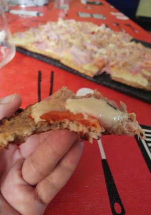 Una foto de Pizza keto con base de sobras de carne