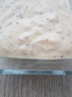 Una foto de Salsa de mostaza con queso fresco batido