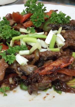A picture of Sweet And Sour Beef.