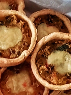 Una foto de Tarteletas de pollo y puerro