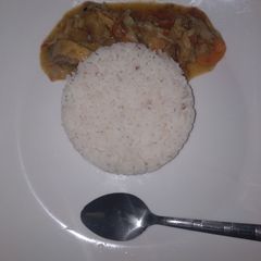 A picture of White chicken soup.