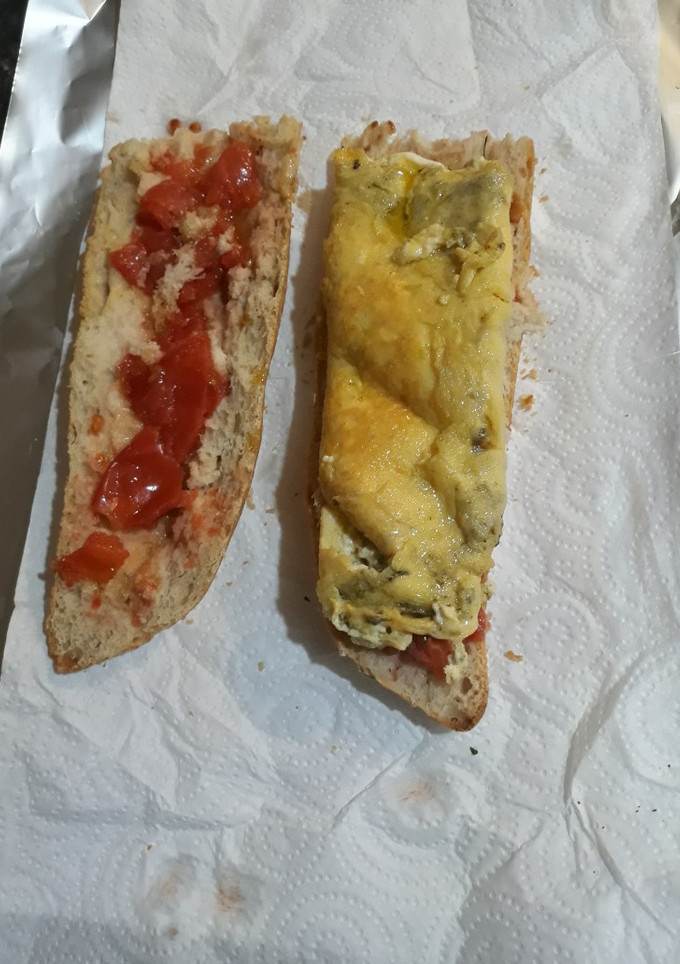 Una foto de Tortilla rellena de queso crema casero con algas