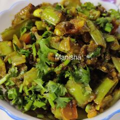 A picture of Cluster Beans Masala Curry.