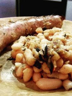 Una foto de Botifarra amb mongetes (butifarras con judías)