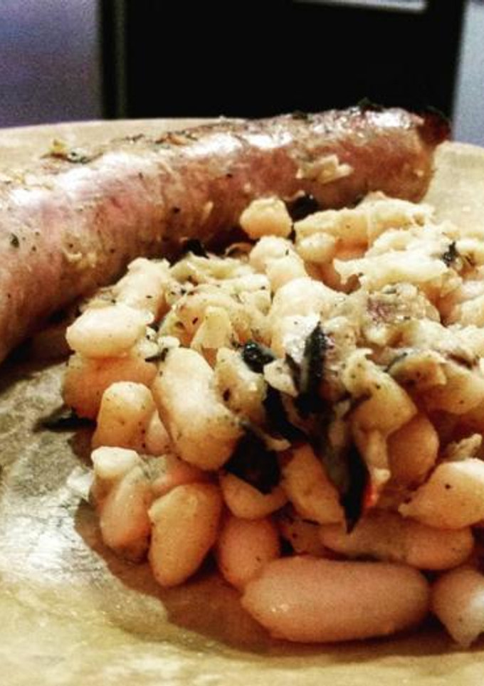 Una foto de Botifarra amb mongetes (butifarras con judías)