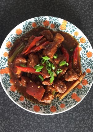 A picture of Lemongrass pork.