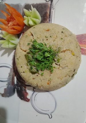 वेजिटेबल उपमा (vegetable upma recipe in marathi) रेसिपी चे मुख्य फोटो
