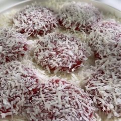 A picture of 🍓 Strawberry Mochi (草莓麻薯).