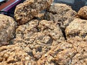Una foto de cookies de avena