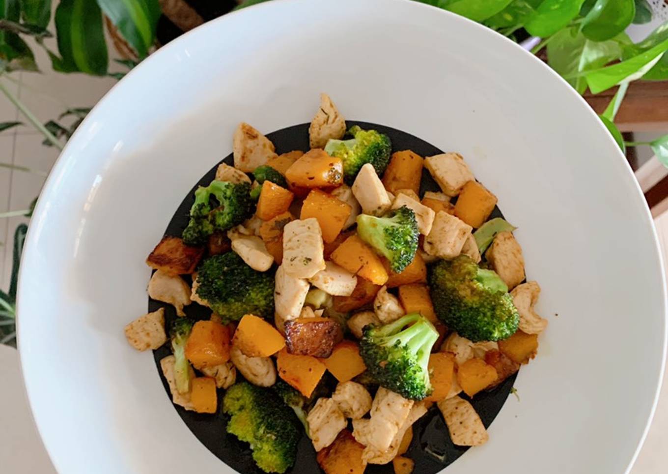 Salteado de calabaza, brócoli y pollo con curry